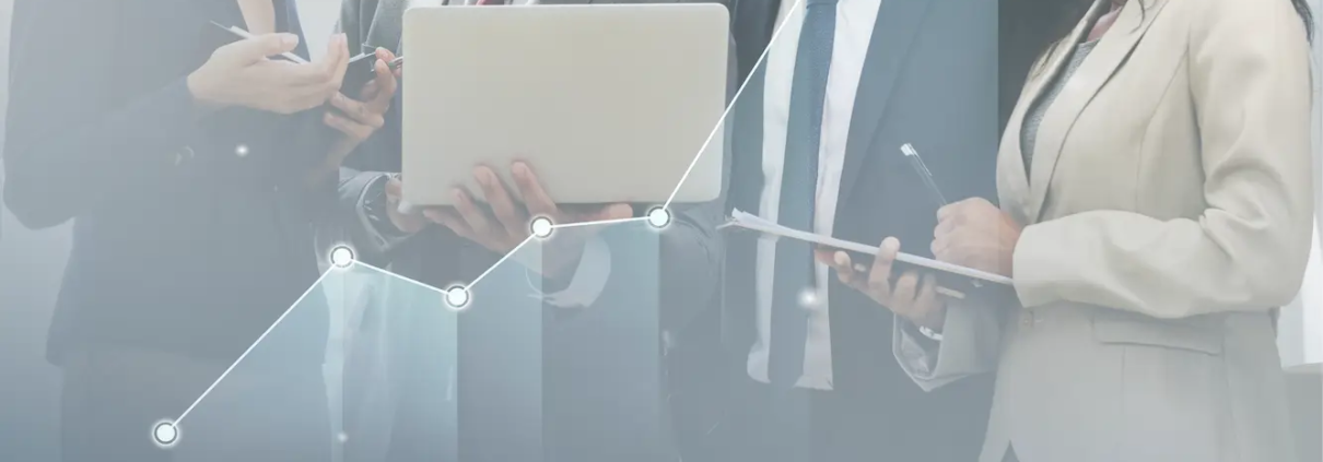 equipo-empresarial-planificando-una-estrategia-de-marketing